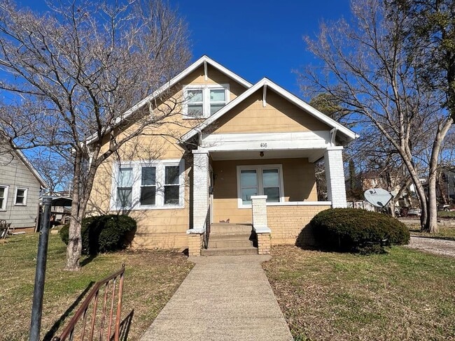 property at 416 W 16th St