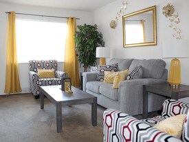 Nantucket Gardens in St. Louis, MO - Building Photo