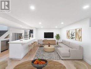 588 Victoria Park Ave in Toronto, ON - Building Photo - Building Photo