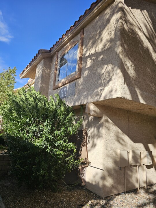 1612 N Torrey Pines Dr in Las Vegas, NV - Foto de edificio