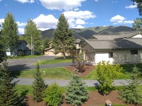 103 Dandelion W Dr in Sun Valley, ID - Building Photo - Building Photo