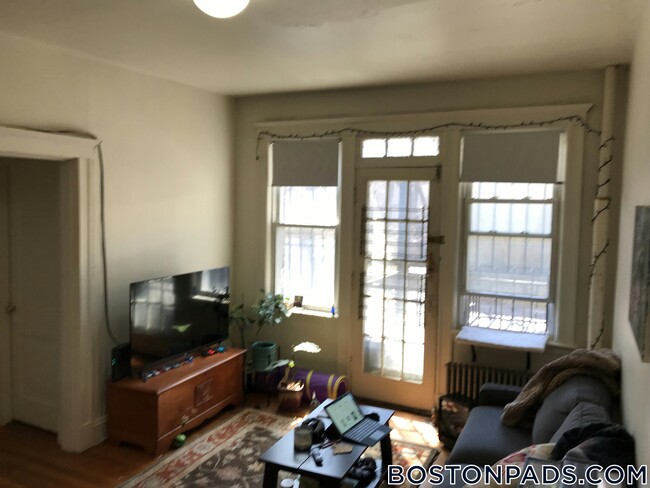 1638 Commonwealth Ave in Boston, MA - Building Photo - Building Photo