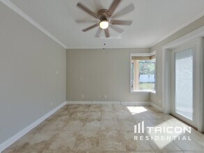 3045 Sutton Woods Dr in Plant City, FL - Building Photo - Building Photo