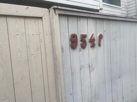 9546 Windswept Ln in Houston, TX - Building Photo