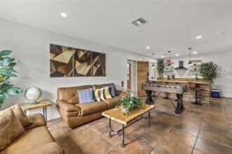 1740 NE 49th St in Oakland Park, FL - Building Photo - Building Photo