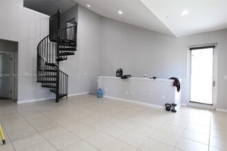 2927 Cascada Isle Way in Hollywood, FL - Building Photo - Building Photo