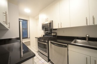 985 5th Ave-Unit -2A in New York, NY - Building Photo - Building Photo