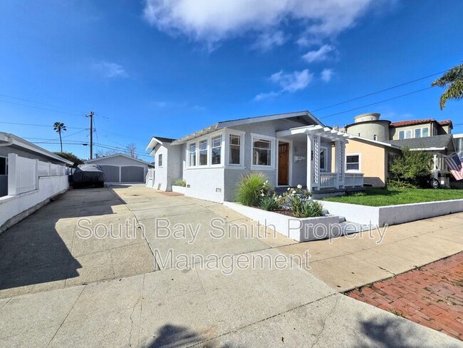 223 S Guadalupe Ave in Redondo Beach, CA - Building Photo - Building Photo