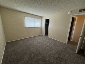 7128 W Highland Ave in Phoenix, AZ - Building Photo - Building Photo