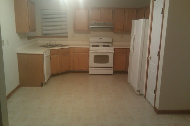 418 Apple Dr in Crestview, FL - Foto de edificio - Building Photo