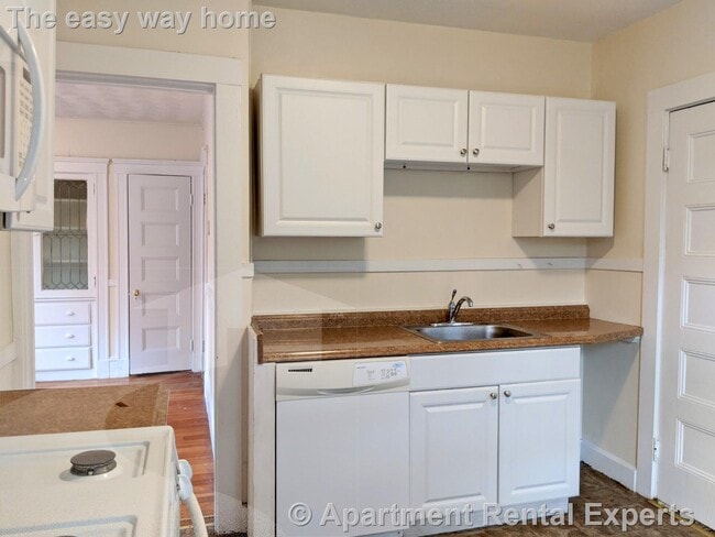 18 Sanborn Ave in Somerville, MA - Building Photo - Building Photo