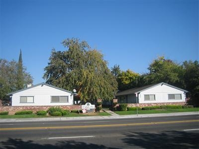 708 W Bullard Ave in Fresno, CA - Foto de edificio - Building Photo