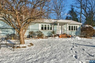 13 Murray Rd in Montvale, NJ - Building Photo