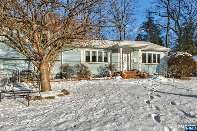 property at 13 Murray Rd