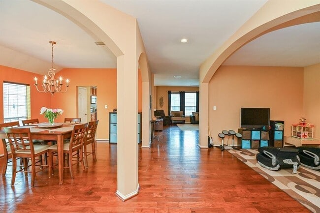 property at 4903 Lake Gladewater Ct