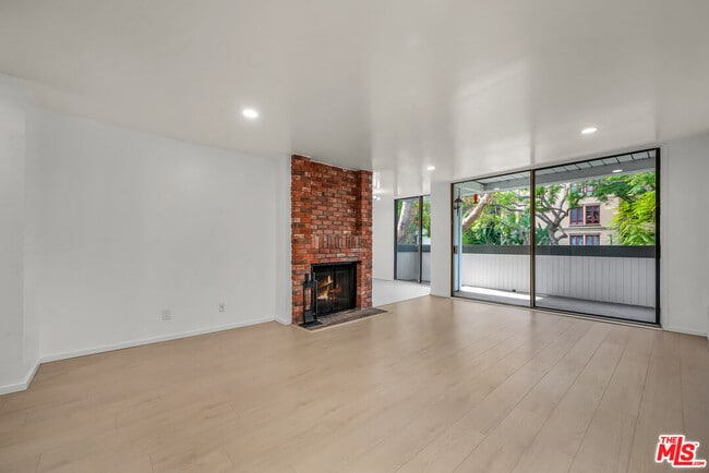 property at 406 N Oakhurst Dr