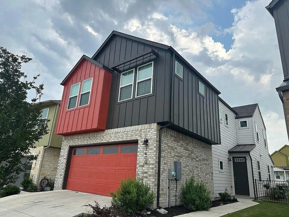 7409 Acela Trl in Austin, TX - Foto de edificio