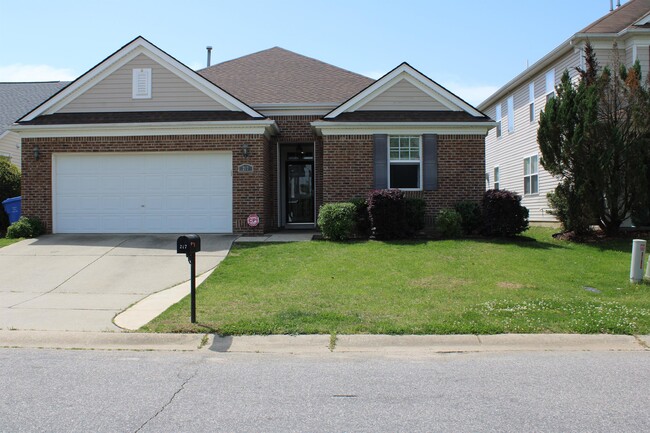 217 Edgecroft Way in Fuquay Varina, NC - Building Photo - Building Photo