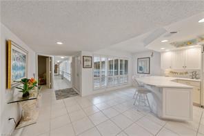 9517 Gulf Shore Dr-Unit -402 in Naples, FL - Building Photo