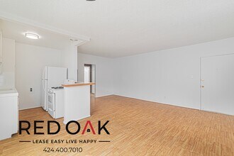 4037 McLaughlin Ave, Unit 14 in Los Angeles, CA - Foto de edificio - Building Photo