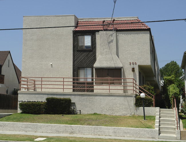 209 W Grand Ave in Alhambra, CA - Foto de edificio - Building Photo