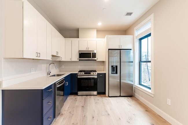 155 Everett St, Unit 301