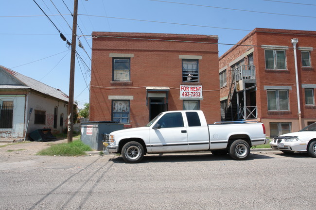 105 Tays St in El Paso, TX - Foto de edificio - Building Photo