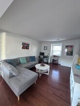 5572 Hollins Ln in Burke, VA - Building Photo - Building Photo