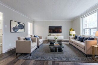 Upper Canada Apartments 165 in Toronto, ON - Building Photo - Building Photo