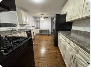 6748 E Prairie Rd, Unit 1st floor in Lincolnwood, IL - Building Photo - Building Photo