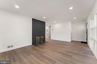 7407 Kelvin Pl in Springfield, VA - Foto de edificio - Building Photo