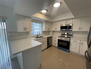 12370 SW 52nd Pl in Cooper City, FL - Building Photo - Building Photo