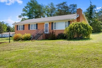 26182 Old Valley Pike in Toms Brook, VA - Building Photo - Building Photo