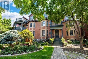 513 King Edward Ave in Ottawa, ON - Building Photo