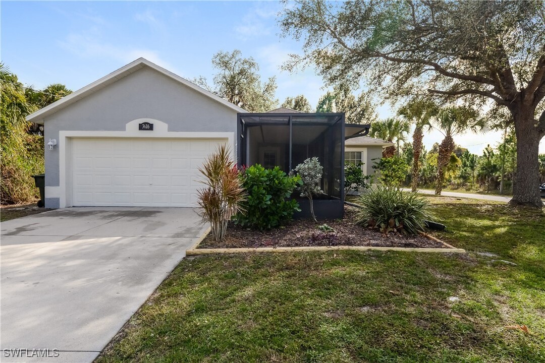 3616 Danbury Terrace in North Port, FL - Building Photo