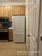 10105 Courtney Oaks Cir in Tampa, FL - Building Photo - Building Photo