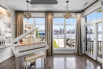 33 Regency Pl in Weehawken, NJ - Building Photo - Building Photo