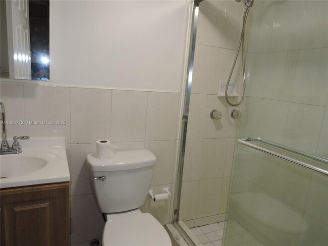 681 NE 3rd Pl in Hialeah, FL - Building Photo - Building Photo