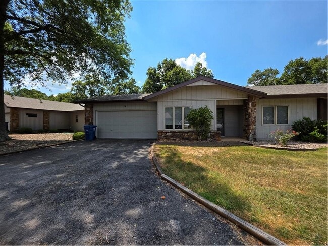 9 Fairway Dr in Bella Vista, AR - Building Photo - Building Photo