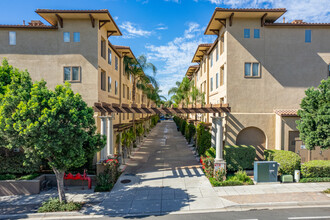 Mission Walk in San Diego, CA - Foto de edificio - Building Photo