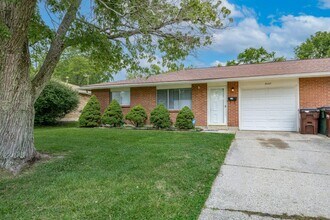 3007-3009 Creekview Cir in Dayton, OH - Building Photo - Building Photo
