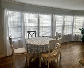 5742 Camelot Dr N in Sarasota, FL - Building Photo - Building Photo