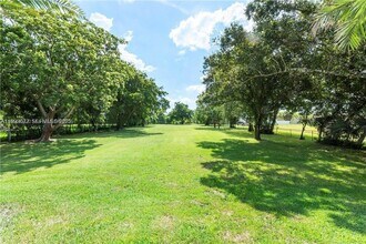 224 E Acre Dr in Plantation, FL - Building Photo - Building Photo