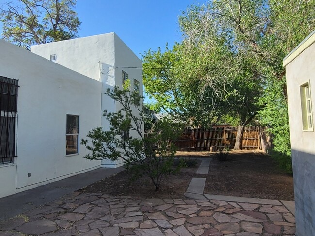 817 Slate Ave NW, Unit 817