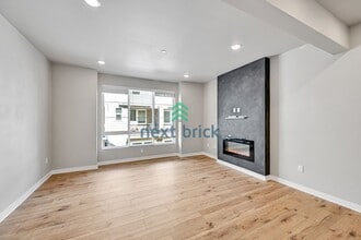 6645 NE 189 Ct in Kenmore, WA - Building Photo - Building Photo