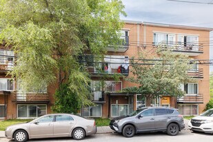 5815 De Mésy Rue in Montréal, QC - Building Photo
