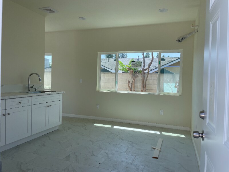918 N Maple St in Anaheim, CA - Building Photo