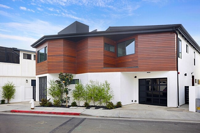 4017 Channel Pl in Newport Beach, CA - Foto de edificio - Building Photo