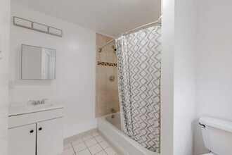 6211 S Loomis Blvd in Chicago, IL - Building Photo - Building Photo
