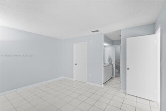 13892 SW 25th Terrace in Miami, FL - Building Photo - Building Photo
